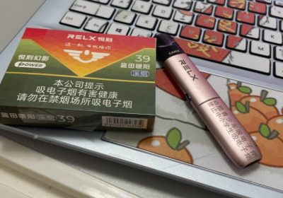 悦刻五代买烟杆送烟弹吗